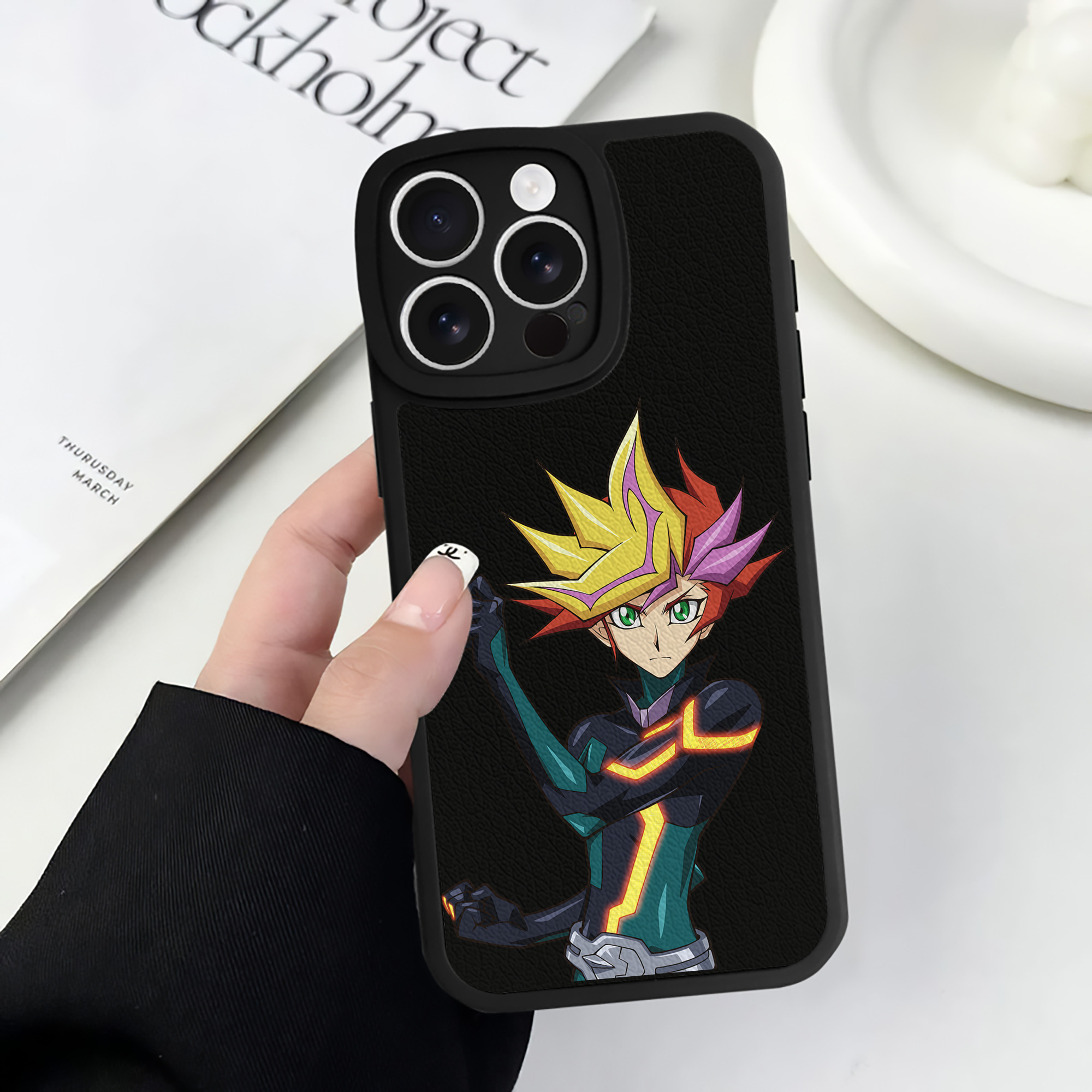 遊☆戯☆王 Yu-Gi-Oh! 【iPhone 16シリーズ対応】シリコンスマホケース（レザー調） 材質：シリコン